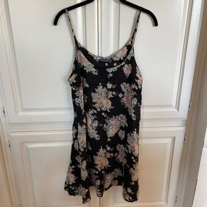 BRANDY MELVILLE Jrs One Size Floral Spaghetti Strap Slip Dress.